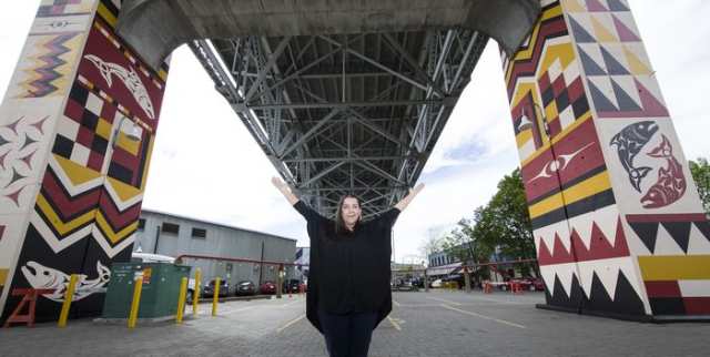 Debra Sparrow in front of the completed pillars.